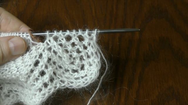 Часть 5. Ажурный платок. Вяжем 3 й угол и верхнюю кайму. смотреть онлайн