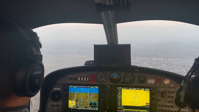 DA-42 | Закат, заход и посадка в туманном Бишкеке | Sunset, approach & landing foggy Bishkek. смотреть онлайн