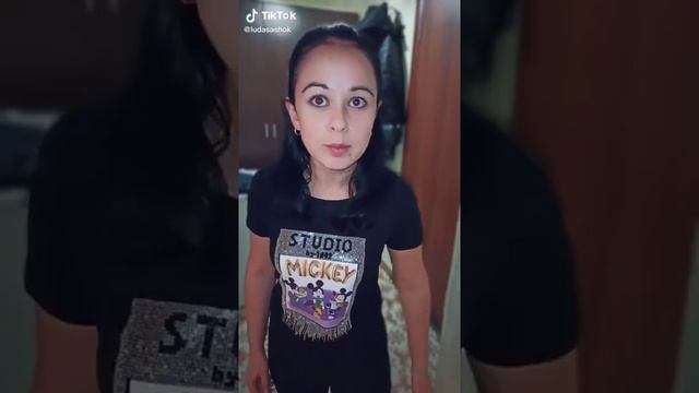 #VINE ЖЕНА НЕ ХОЧЕТ ДЕЛАТЬ ЭТО ПЕРЕД ЗЕРКАЛОМ 🤭🤭🤭 смотреть онлайн