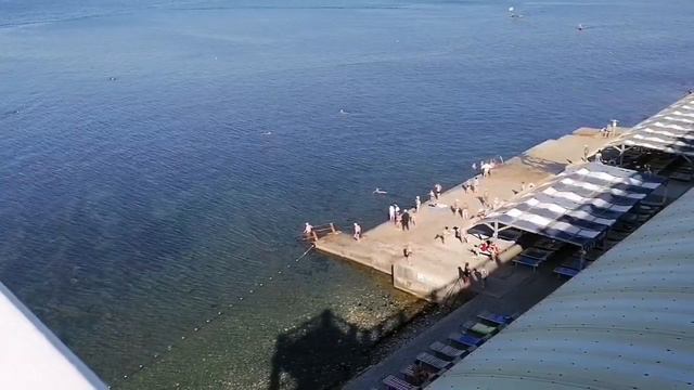 Анапа. Сегодня. Мартын на Белой Набережной. Вода в море +21 с утра. 🏖️10 сентября 2022 г. смотреть онлайн