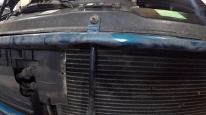 Mercedes Vito Как самому открыть капот если оборвался трос!!!