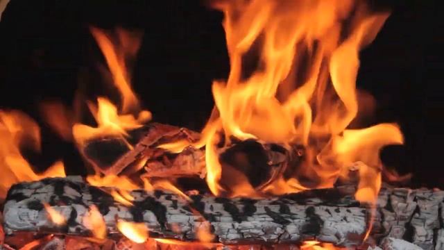 Огонь в камине, треск костра. смотреть онлайн
