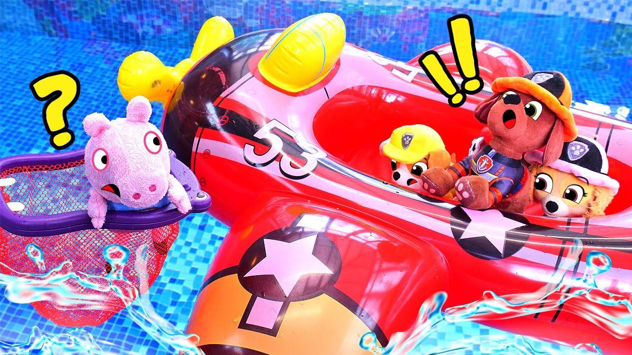 Джордж упал в бассейн! Мягкие игрушки Свинка Пеппа и Щенячий Патруль в видео для детей смотреть онлайн