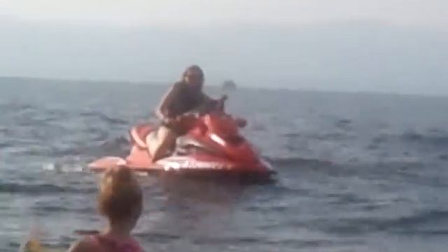 video-2011-09-03Kate on Jetski смотреть онлайн