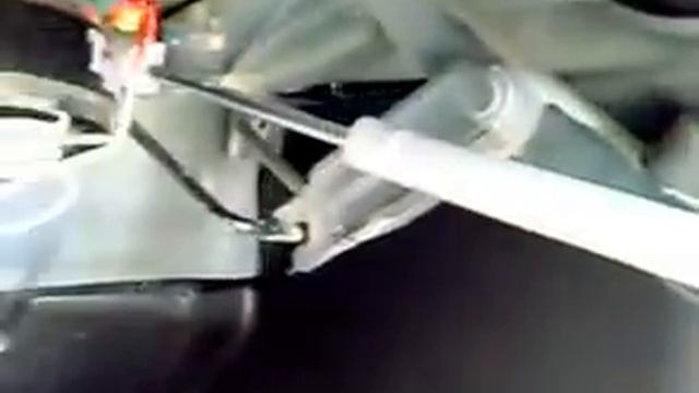 Газовые упоры крышки багажника на Daewoo Lanos .mp4 смотреть онлайн