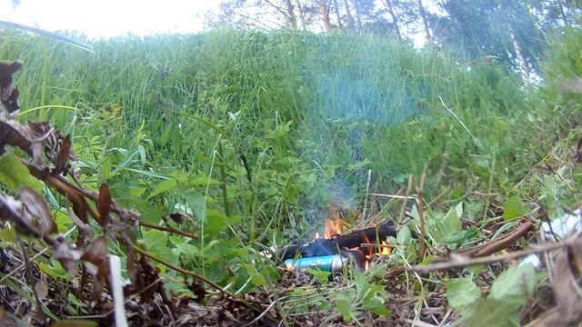 Что будет если кинуть в костер газовый баллон смотреть онлайн