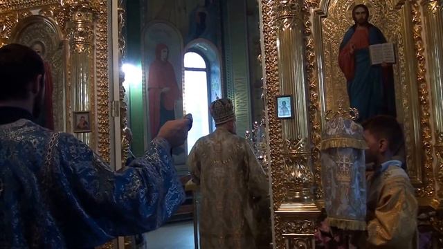 В Василькове православные отмечают Покров Пресвятой Богородицы . смотреть онлайн