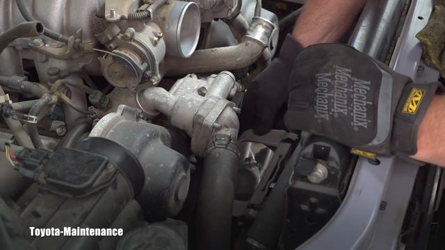 Toyota V8 engine 2UZ-FE Thermostat смотреть онлайн