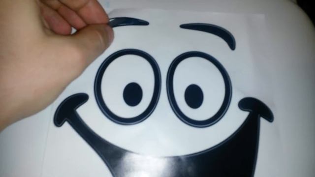 Смешная мордашка на бачке унитаза