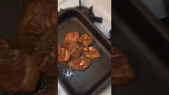 Готовлю маринованные свиные рёбрышки в духовке. Пальчики оближешь! #кухня #мясо #рецепт #вкусно #п смотреть онлайн