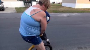 ЗЛОЙ ДЕД УПАЛ С ВЕЛИКА. ШОК. (РУССКАЯ ОЗВУЧКА)