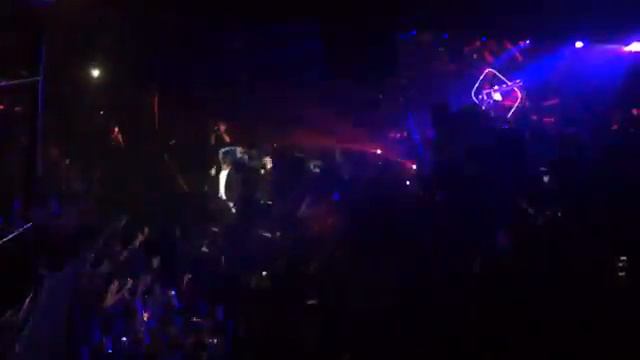 Хованский читает Батя в здании на своем первом концерте смотреть онлайн