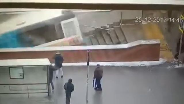 СРОЧНО . Автобус потерял управление ЕСТЬ ПОГИБШИЕ . смотреть онлайн