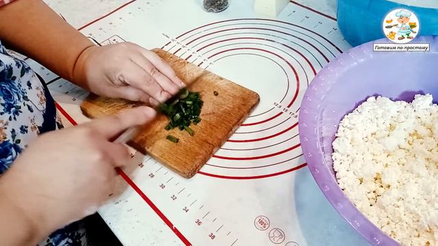 ЛЕПЁШКИ С ТВОРОГОМ, CЫРОМ И ЗЕЛЕННЫМ ЛУКОМ!! смотреть онлайн
