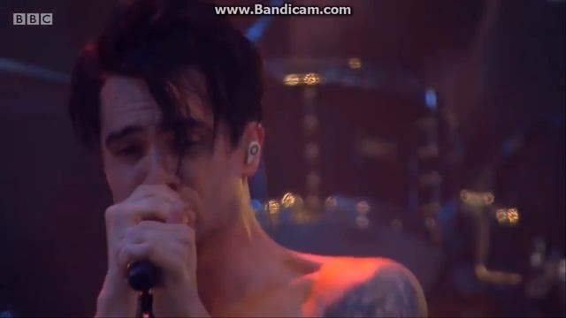 Panic! at the Disco - Radio 1's Big Weekend - Emperor's New Clothes смотреть онлайн
