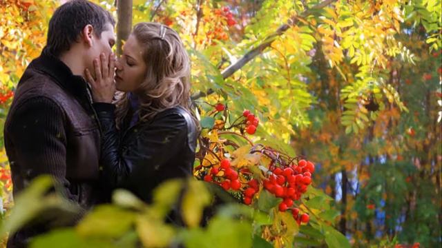 НЕ ЖАЛЕЙ ТЫ ОСЕНЬ