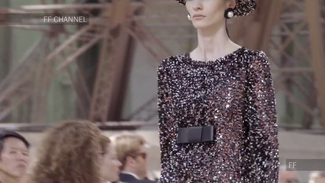 Chanel | Haute Couture Fall Winter 2017/2018 Full Show | Exclusive смотреть онлайн