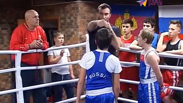 Чемпион мира Мурат Гассиев встретился с сочинскими боксёрами смотреть онлайн