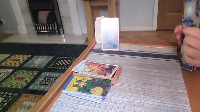 4 короля: что происходит в его жизни смотреть онлайн