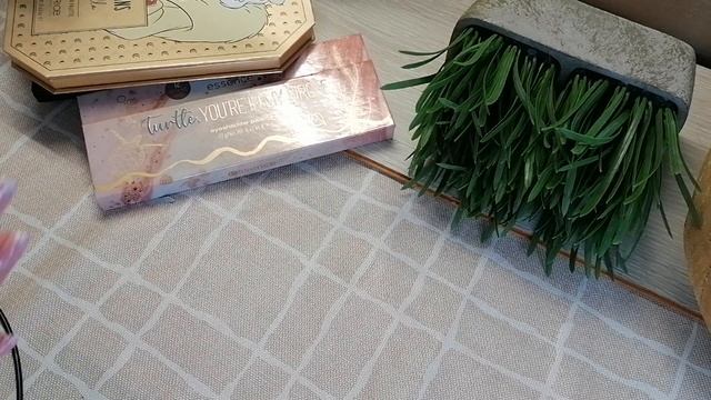 Много палеток теней? /ищу красивые болотные?, оливковые оттенки? смотреть онлайн