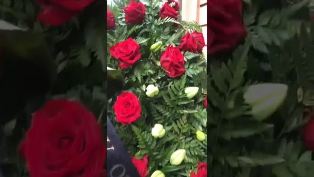 У нас вы можете купить венок из живых цветов с доставкой в Ростове-на-Дону. смотреть онлайн