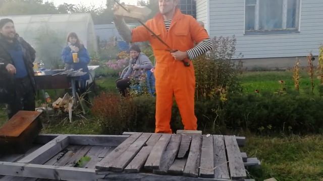 Как рубить дрова мечом и дом бомжа смотреть онлайн