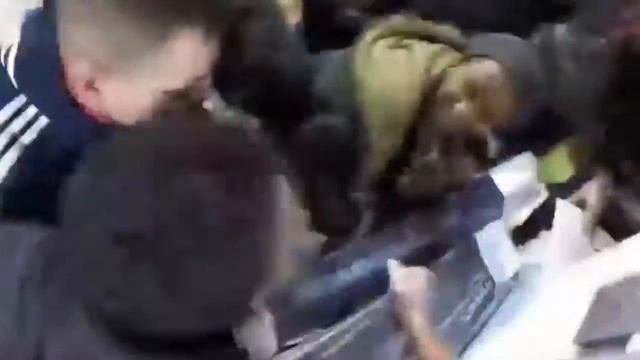 SHOCKING! The Black Fry-Day Compilation (Black Friday brawls Memorabilia). Enjoy ! смотреть онлайн