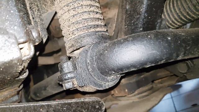 Работа переднего стабилизатора на изношенных втулках Toyota Land Cruiser Prado 150 смотреть онлайн