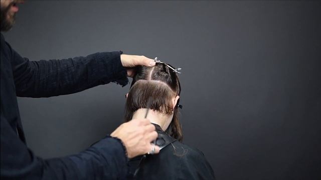 Линия на плоский и бугристый затылок. Как стричь ? смотреть онлайн