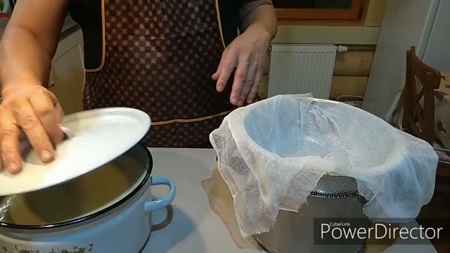 Сыр Рикотта из сыворотки в домашних условиях .