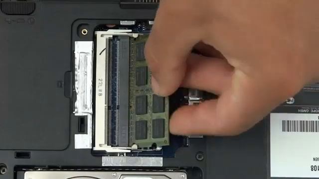 Toshiba Satellite C850 _ C855 Series- Memory Replacement смотреть онлайн