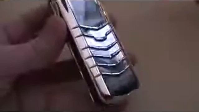 Видеообзор модели Vertu Signature Mixed Metal Yellow Gold смотреть онлайн