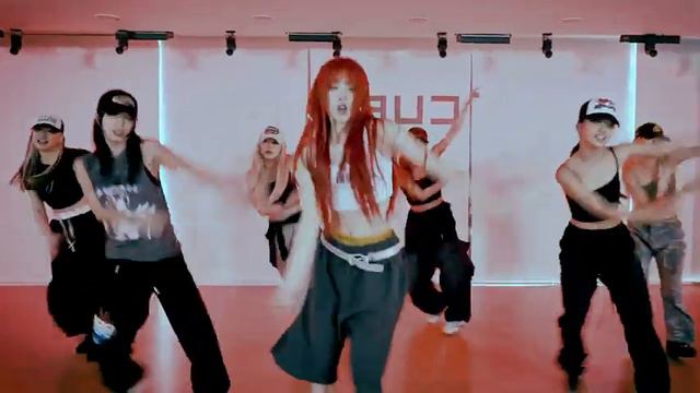 YUQI - "FREAK" Dance Practice Mirrored смотреть онлайн