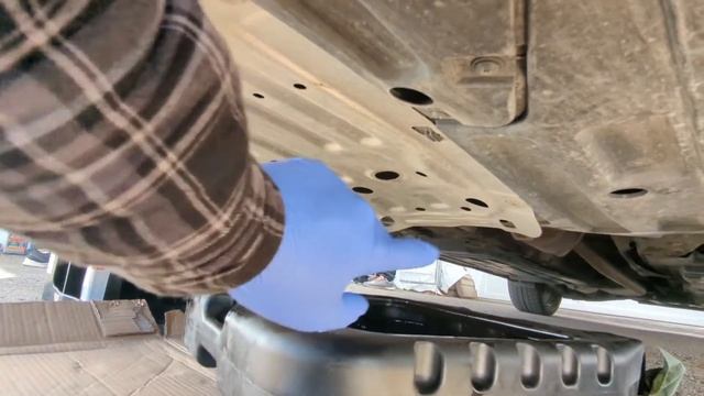 Oil change on a 2015 Acura ILX 2.0L смотреть онлайн