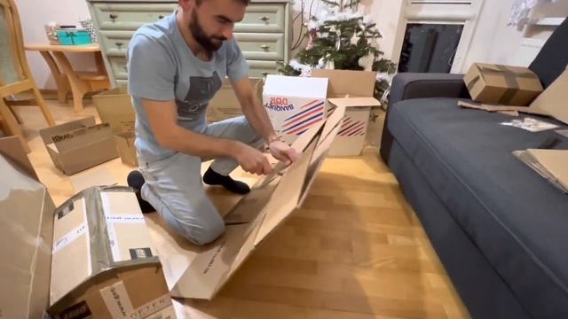 Построили домик для собаки из картона смотреть онлайн