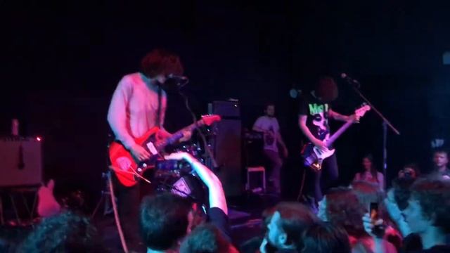 The Wytches - Burn out the bruise (live @"Шаги" Moscow, 19.05.2017) смотреть онлайн
