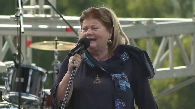 Ирина Муравьева "Позвони мне, позвони" (слова - Роберт Рождественский, музыка Максима Дунаевского) смотреть онлайн