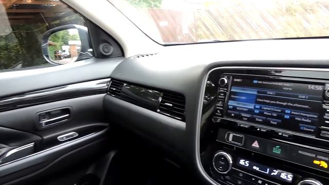 2017 Mitsubishi Outlander PHEV 4HS CVT Automatic смотреть онлайн