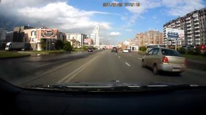 красная машинка едет по встречке через двойную сплошную 29.07.2011г.