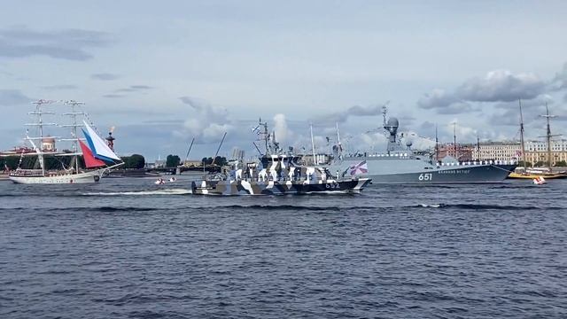 09. Военно-морской парад в Санкт-Петербурге в 2022 году - Проход кораблей (ч. 1 из 3) смотреть онлайн
