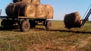 Крутой погрузчик сена и тюков своими руками| Погрузка тюков, 2-ой ряд
