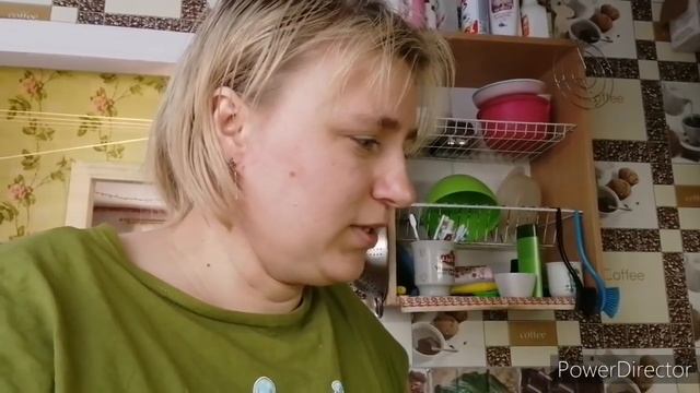 Забрала молоко и домашнюю сметану, девочки делают шаурму. смотреть онлайн