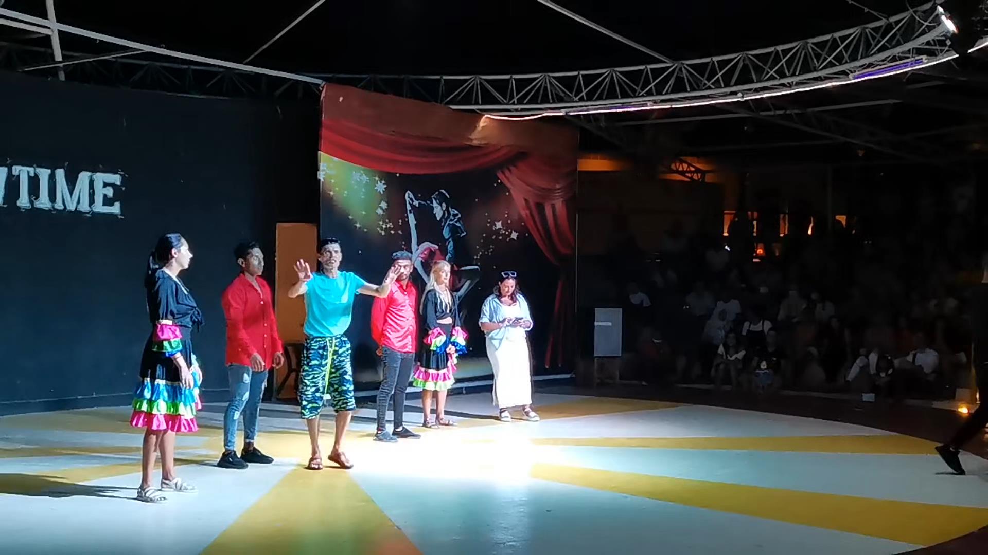 день 9 ужин в итальянском ресторане и вечерняя программа. смотреть онлайн