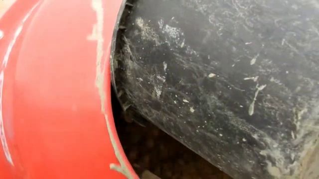 Замес керамзитобетона для строительства монолитного дома.