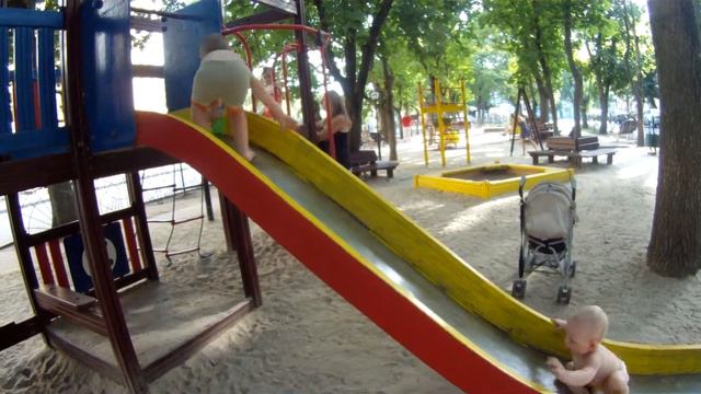 Влад в новых босоножках, купаем кота смотреть онлайн