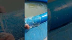 Ищем прокол в надувном бассейне. Ремонт надувного бассейна.