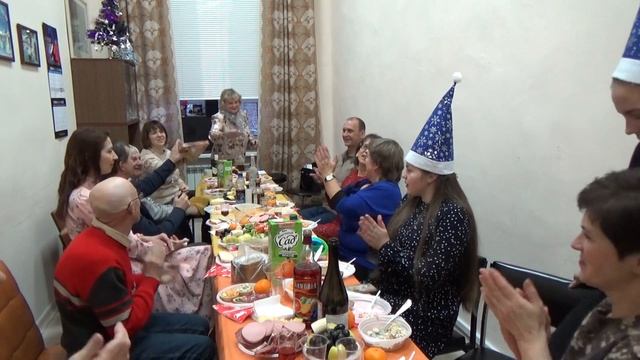 ПРЕДНОВОГОДНИЕ ПОСИДЕЛКИ В РОДНИКЕ. смотреть онлайн