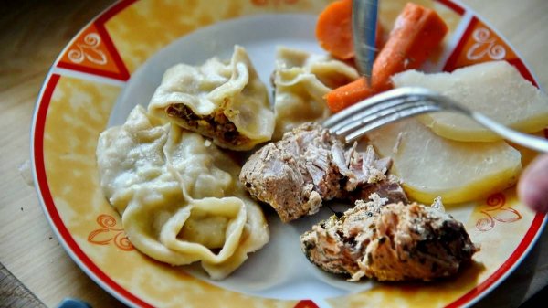 Готовим в мантоварке одновременно три блюда.