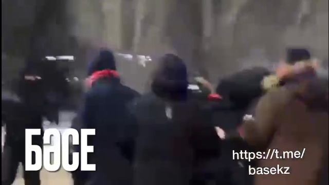 Жители Астаны выходят на протесты против президента Казахстана Токаева смотреть онлайн