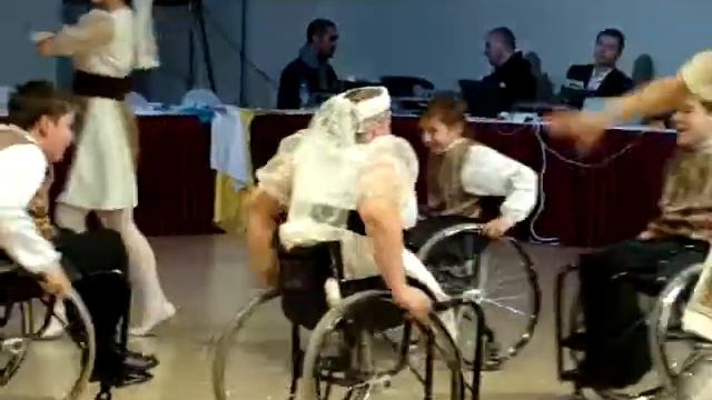 Танцы на колесах...Венгерский танец смотреть онлайн